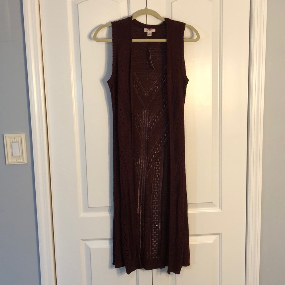 Burgundy crochet-style sleeveless cardigan